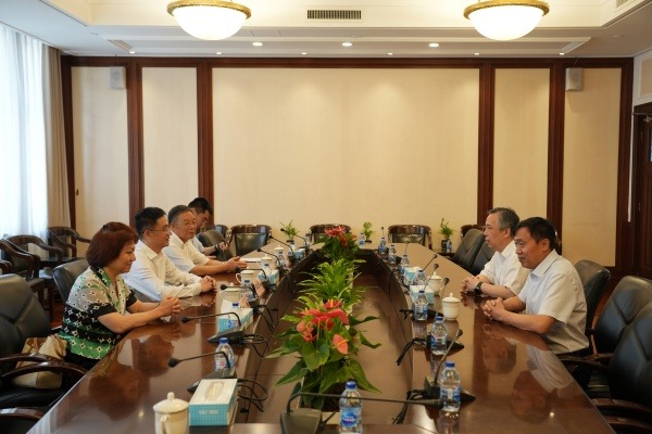 上海市政协副主席王为人一行走访调研基督教全国两会
