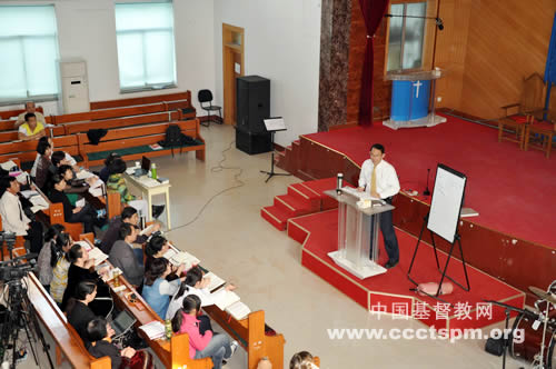 郑摩西牧师访问山东神学院